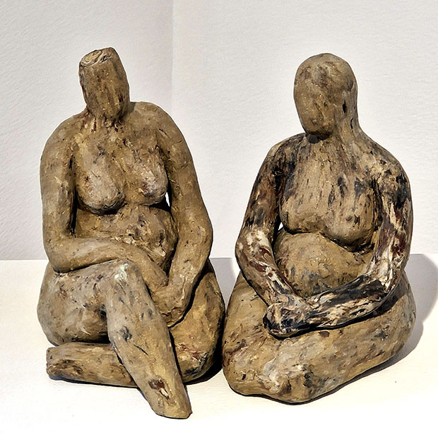 202401 Sitzende Frauen